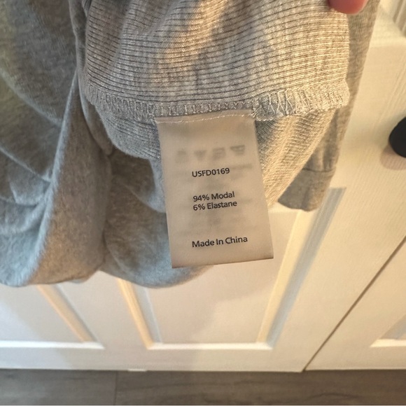 Universal Standard Foundation Turtleneck M (18-20) - Picture 2 of 5